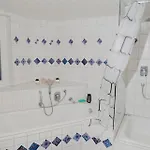Doppelzimmer 3 Balance - Suhitha's Gaestehaus Villingen-Schwenningen