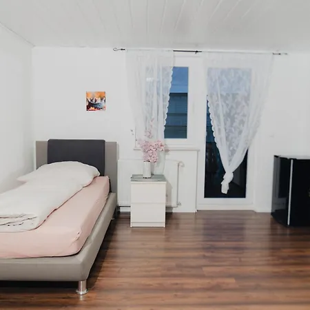 Tatil Evi Home Feel Schwenningen - Gaestehaus Villingen-Schwenningen *