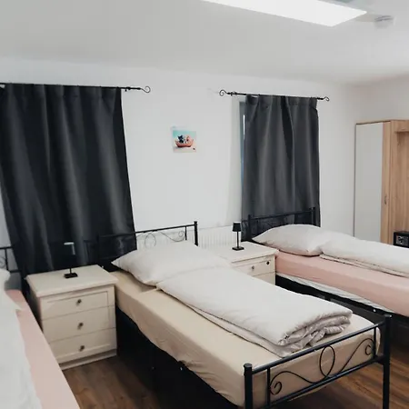 Home Feel Schwenningen - Gaestehaus Villingen-Schwenningen Tatil Evi *